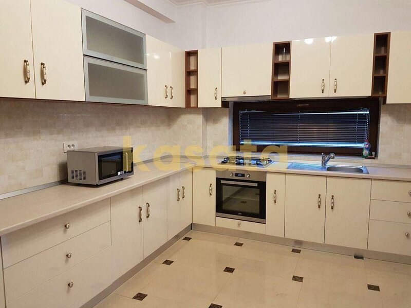 Prelungirea Ghencea, vila 5 camere, 4 bai, finisaje de lux